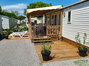 Bungalow ensoleillé à Canet-en-Roussillon avec piscine partagéeA
